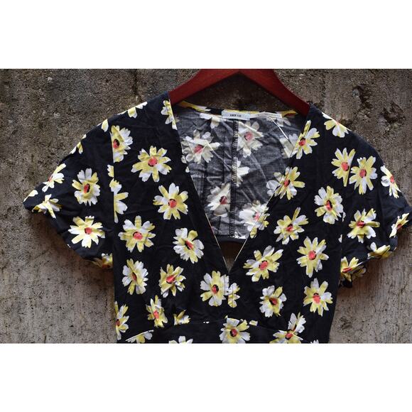 Kimchi Blue Floral Cutout Dress Size 4 – Daisies on Black - Picture 3 of 4